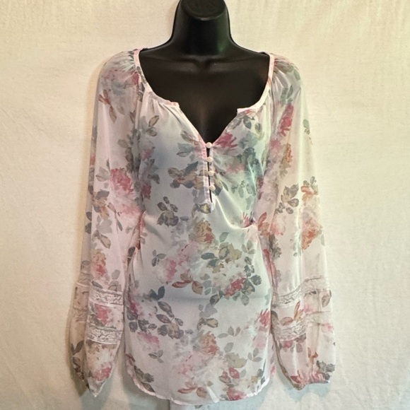 LC Lauren Conrad Tops - F-196 LC Lauren Conrad White Pink & Gray Floral‎ Lace Trim Long Sleeve Blouse